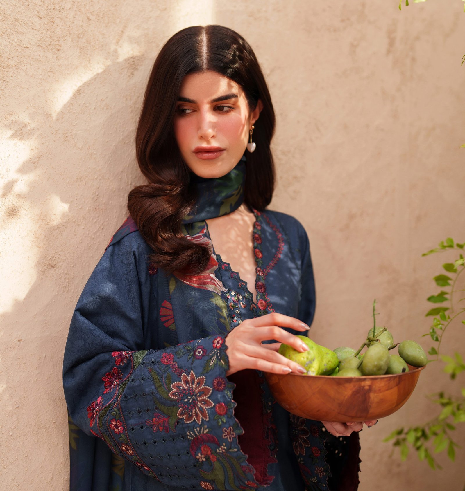Iznik Luxury Lawn - Navy Embroidered Suit