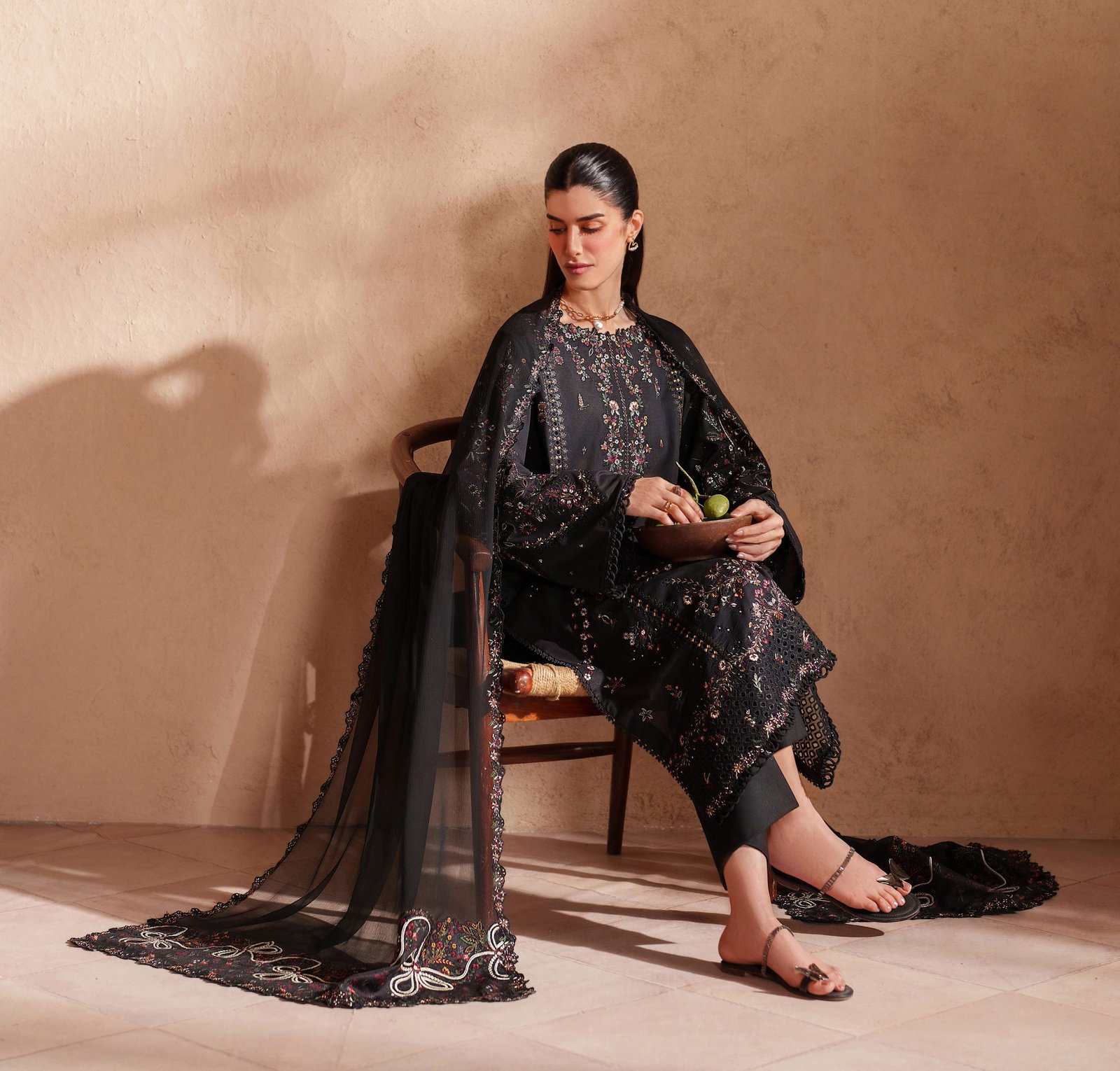 Iznik Luxury Lawn - Black Embroidered Suit
