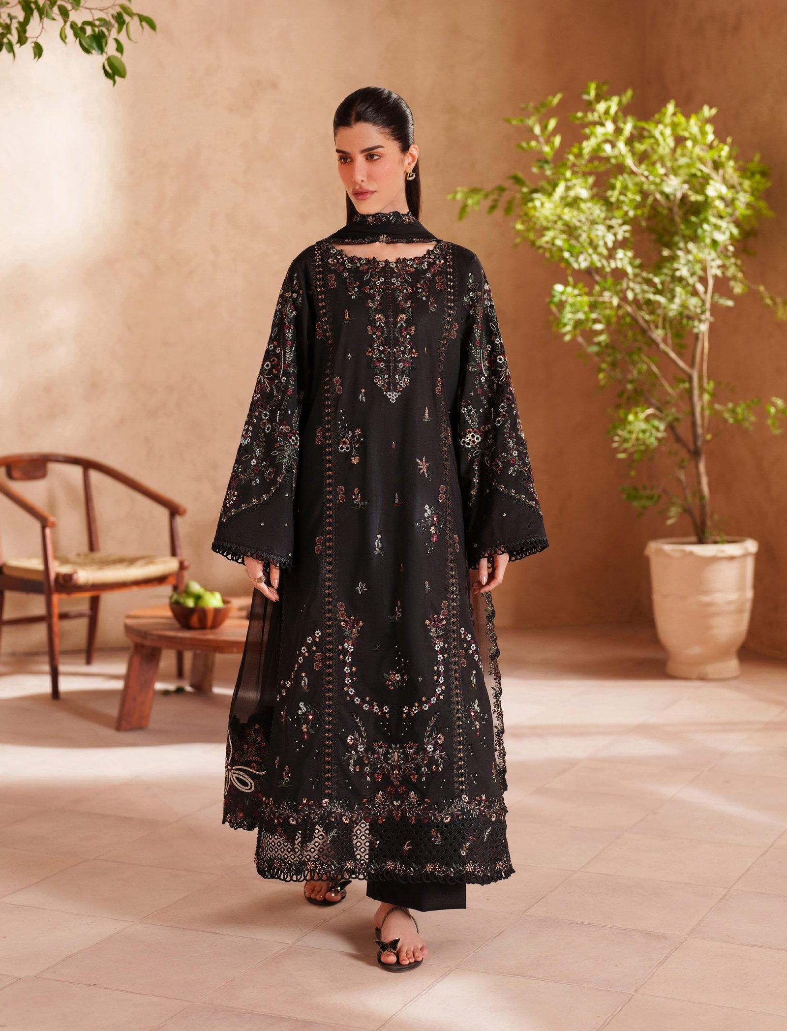 Iznik Luxury Lawn - Black Embroidered Suit - Image 2