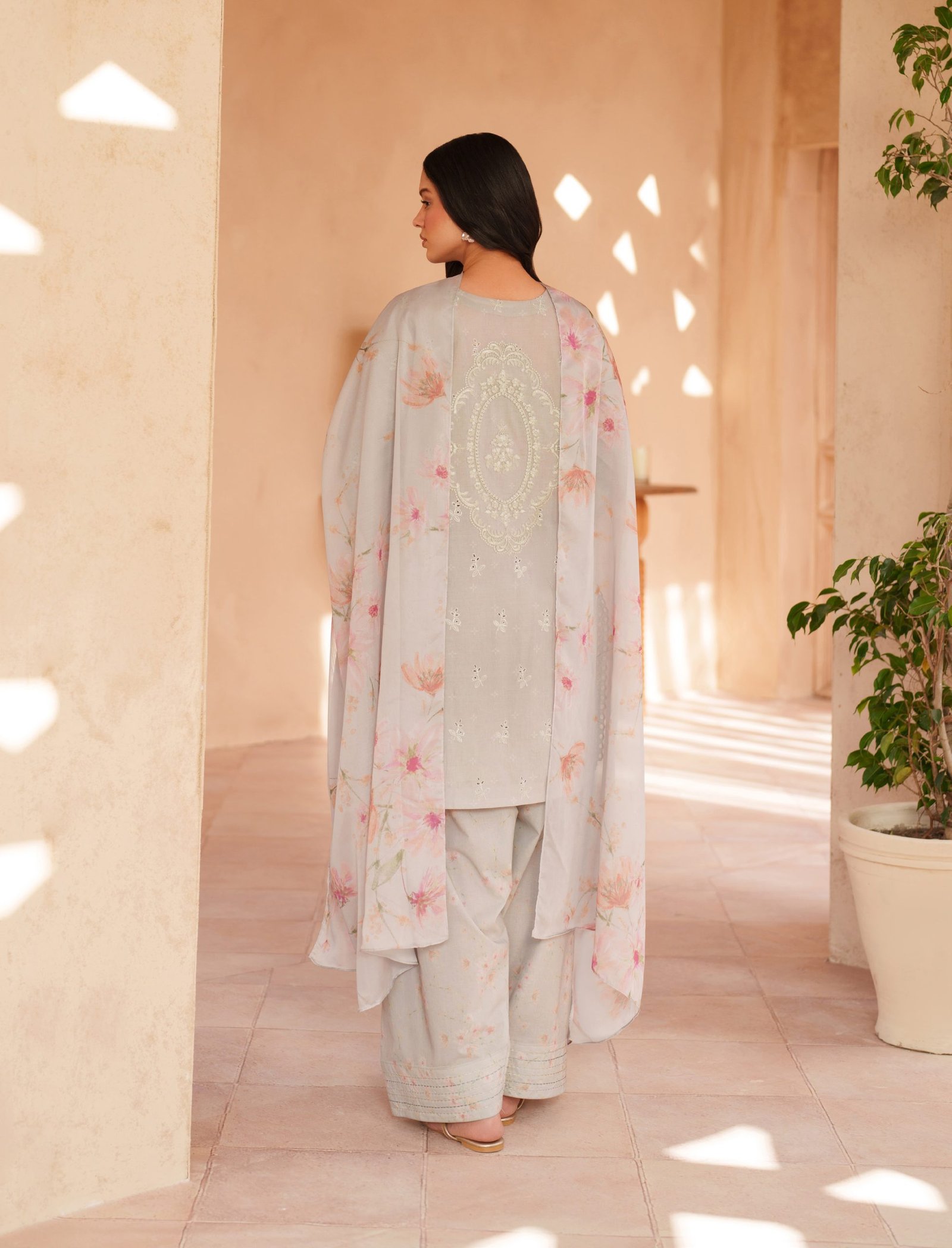 Iznik Luxury Lawn - Ice Gray Embroidered Suit - Image 3