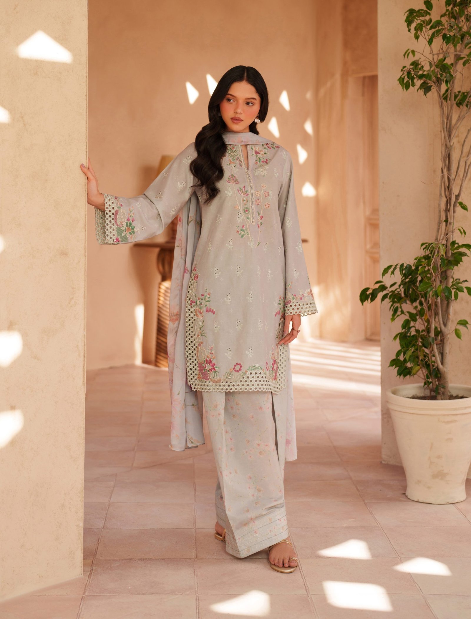 Iznik Luxury Lawn - Ice Gray Embroidered Suit - Image 4