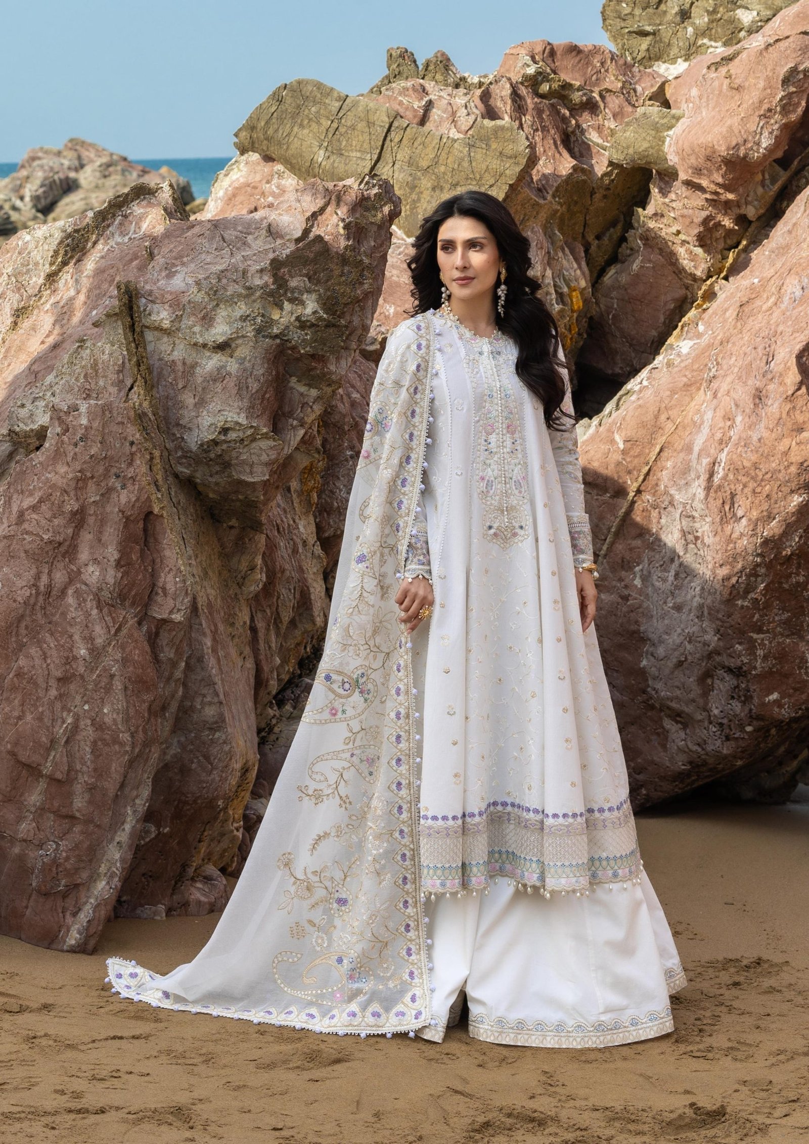 Siraa Luxury Lawn - Noor Embroidered Suit