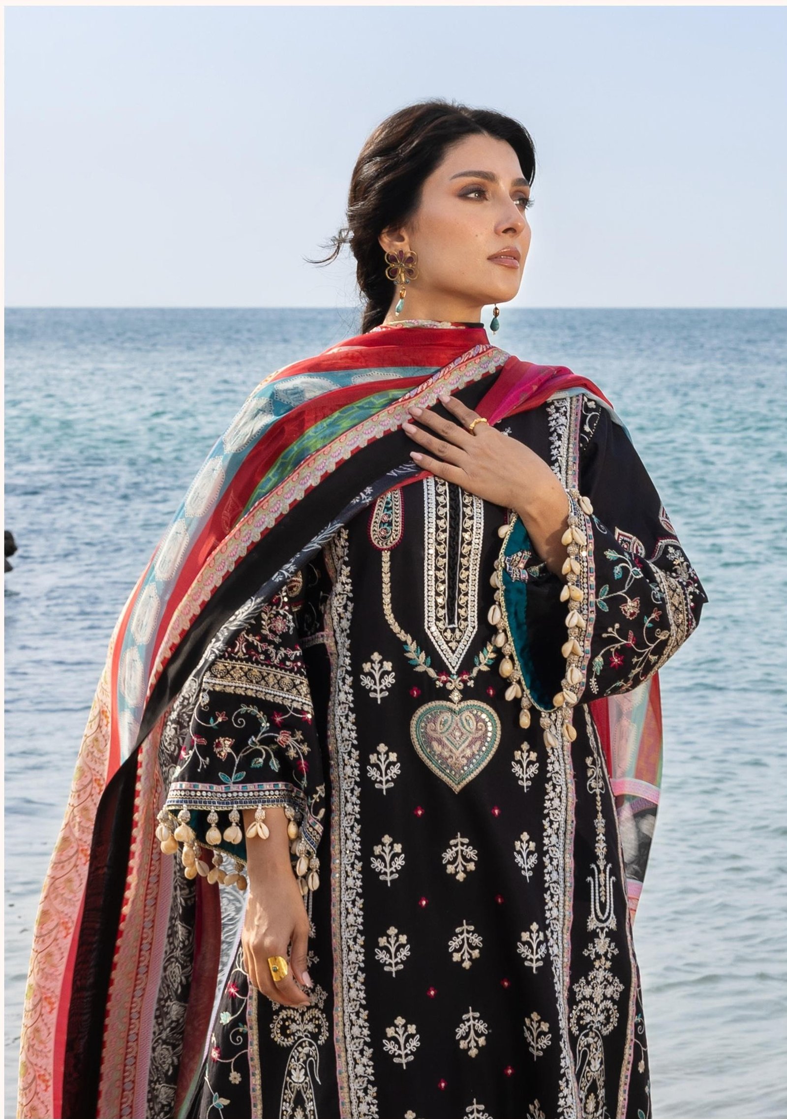 Siraa Luxury Lawn - Kohl Embroidered Suit